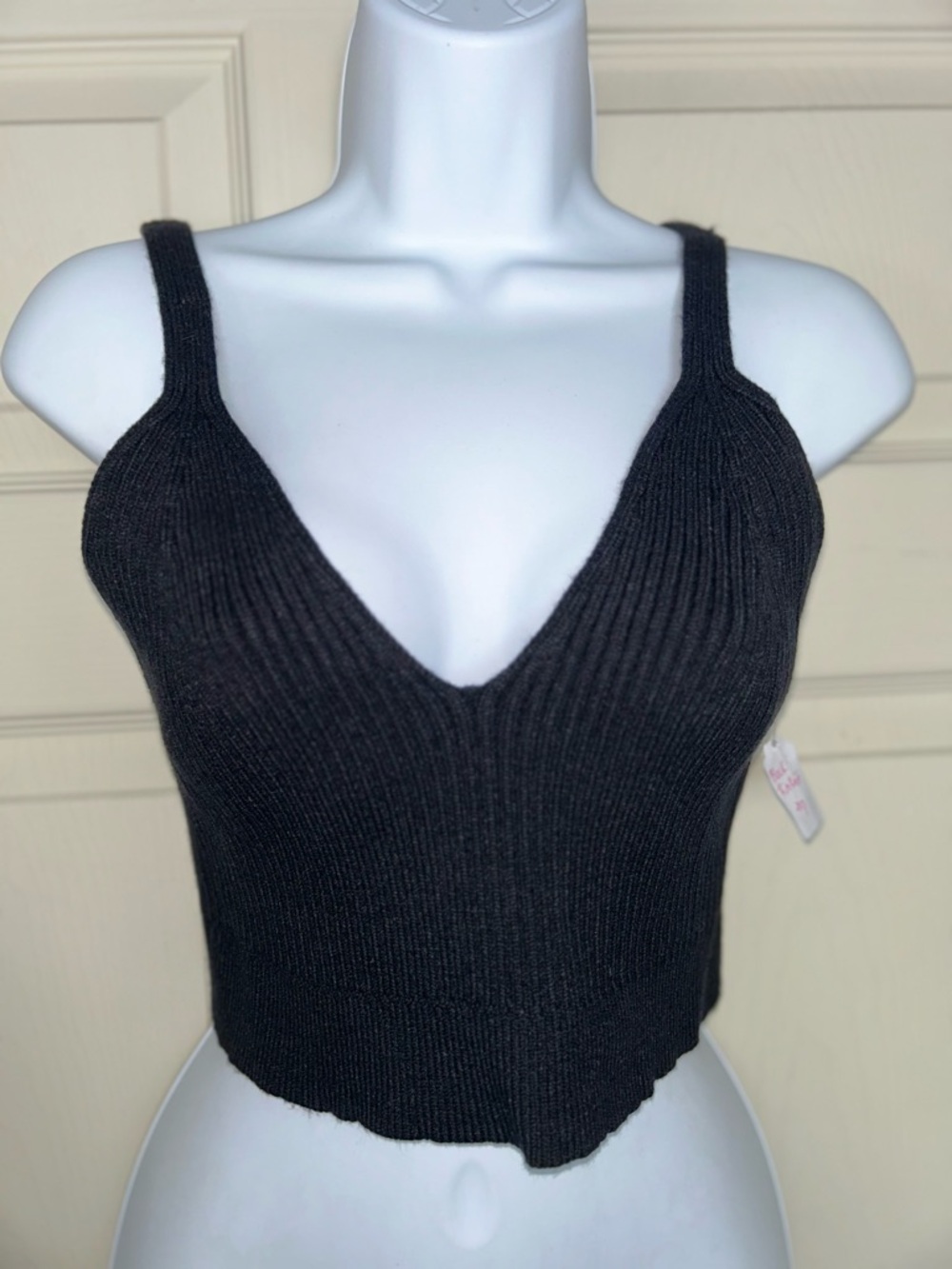 NWT Black Ribbed V-Neck Knit Crop Tank